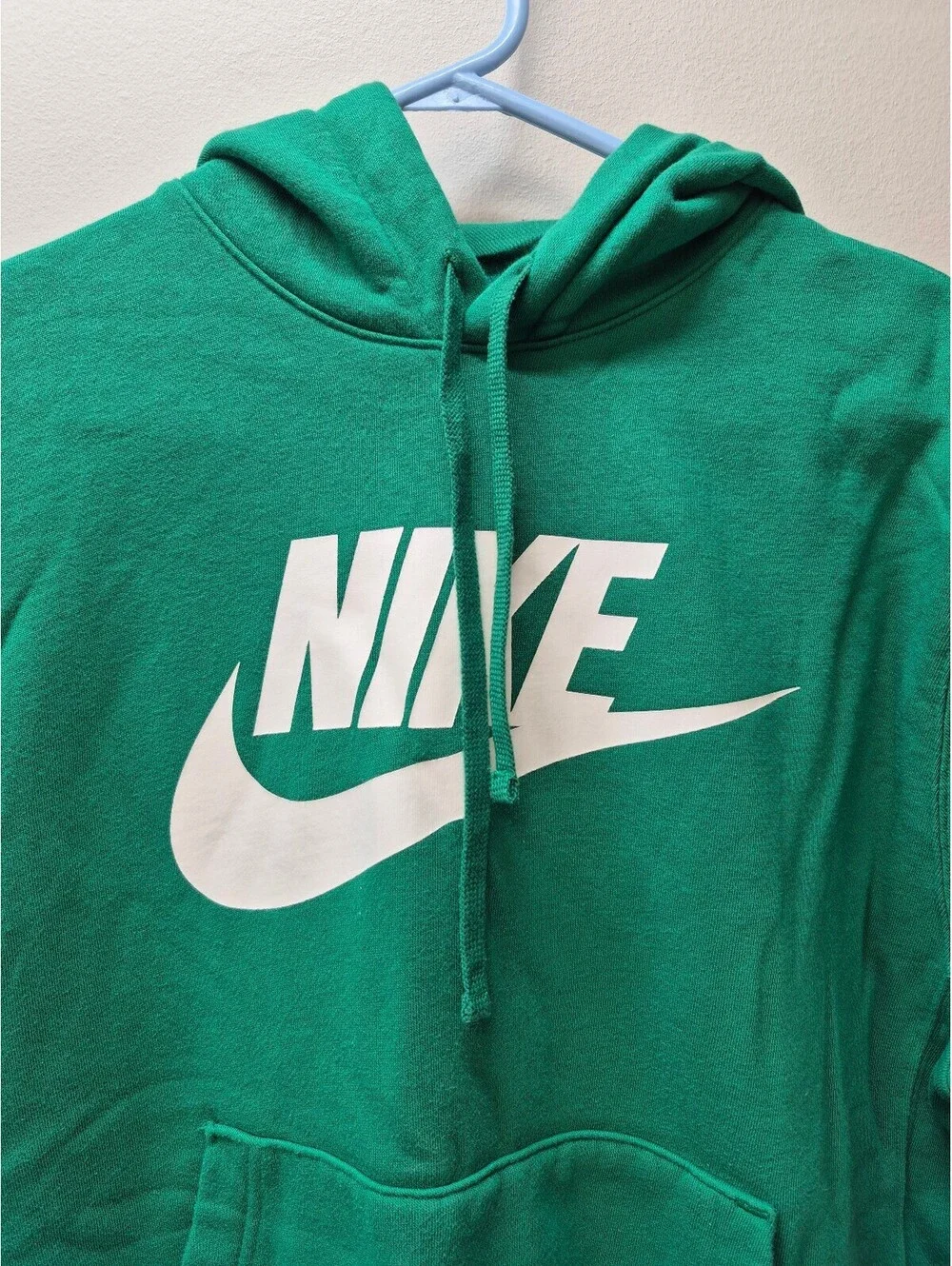 Men's Nike Green Pullover Hoodie with White Logo, Size Medium B485